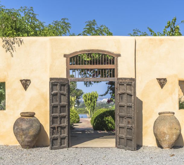 Avoiding scams and problems with a holiday home in Ibiza: recommendations