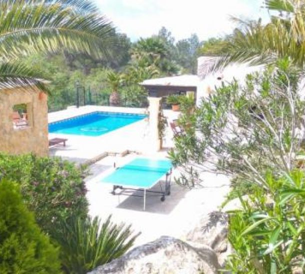 La patronal de viviendas vacacionales critica el 'crecimiento cero' impuesto por el Consell de Ibiza