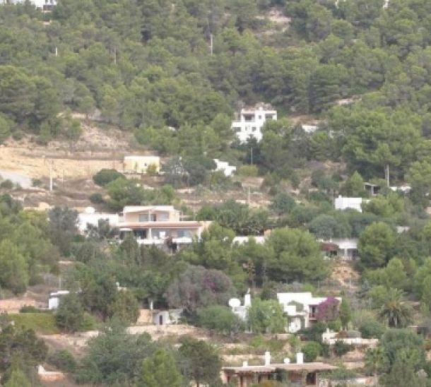 AVAT ve «lógica» la prohibición turística en el campo de Ibiza