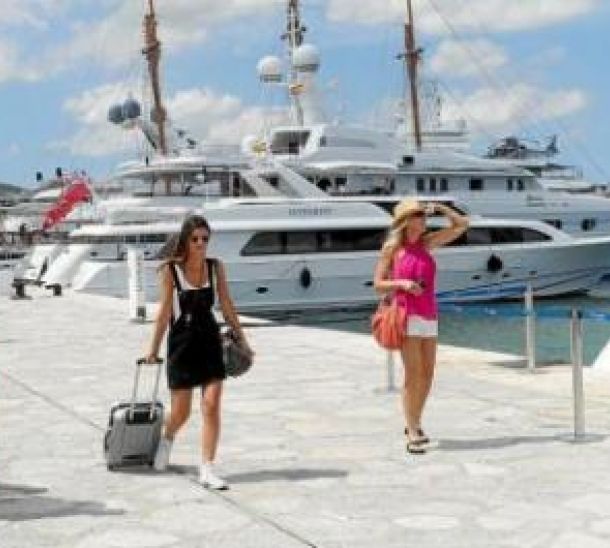 En Ibiza hay más de 20.000 plazas de alquiler vacacional irregular, según Avat